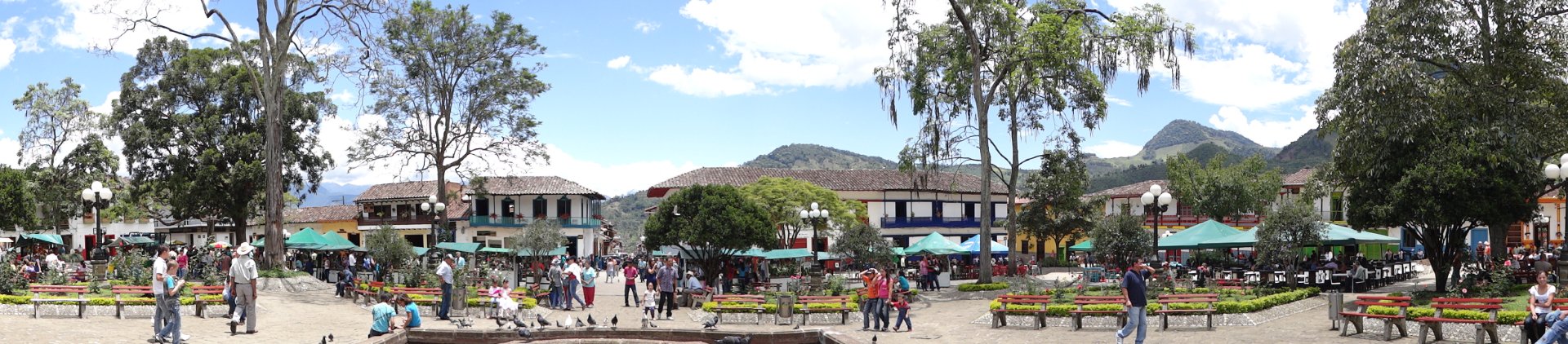 Plaza principal de Jardín, Antioquia, en el Suroeste cafetero cerca de Medellín