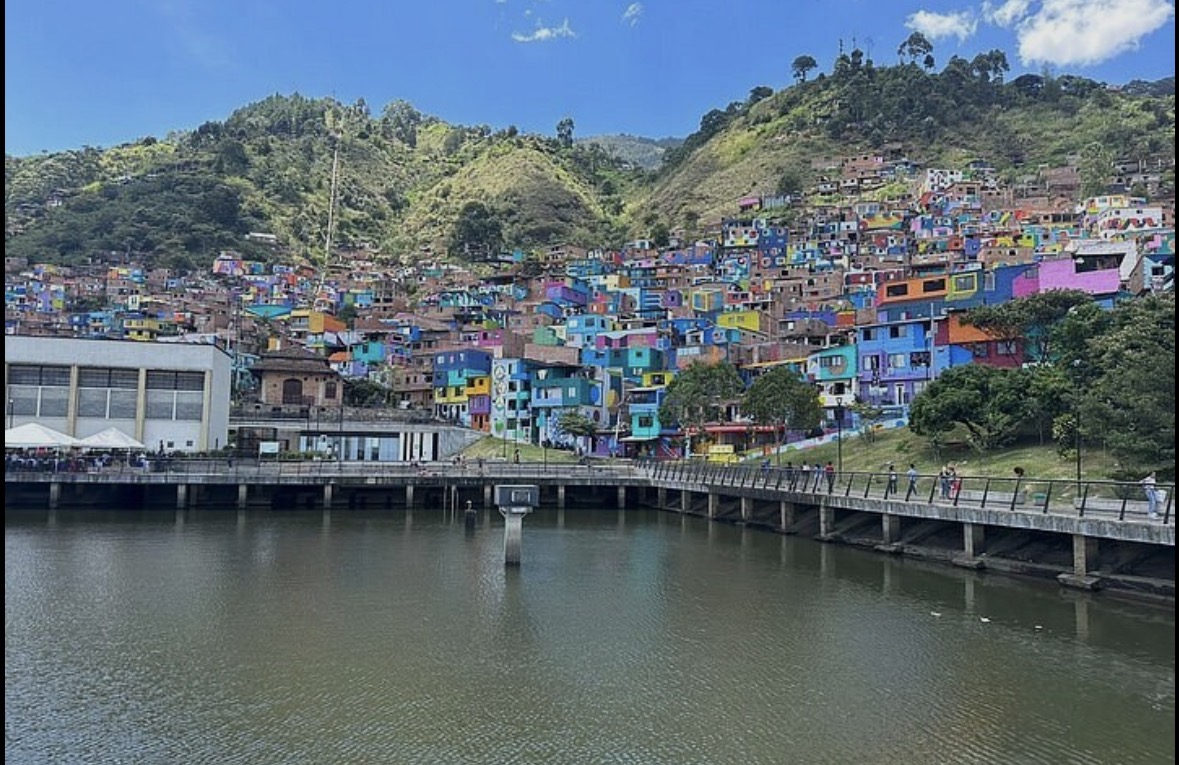 Strade e vita di quartiere a Manrique, Comuna 3, Medellín
