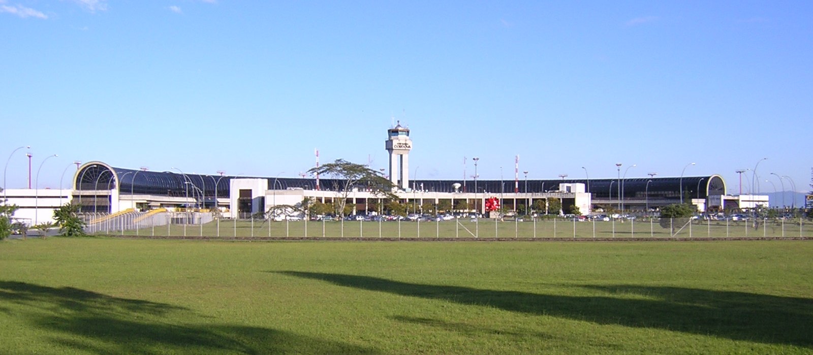 Terminal del aeropuerto internacional José María Córdova (MDE) de Medellín en Rionegro