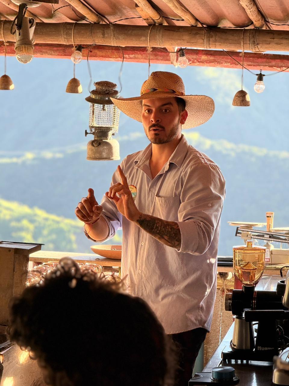 Preparo de café recém-torrado numa fazenda de Antioquia — Tour do café com a MOVE