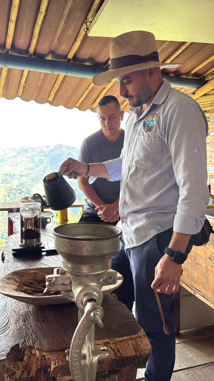 Preparación de café en filtro en la finca — foto 4