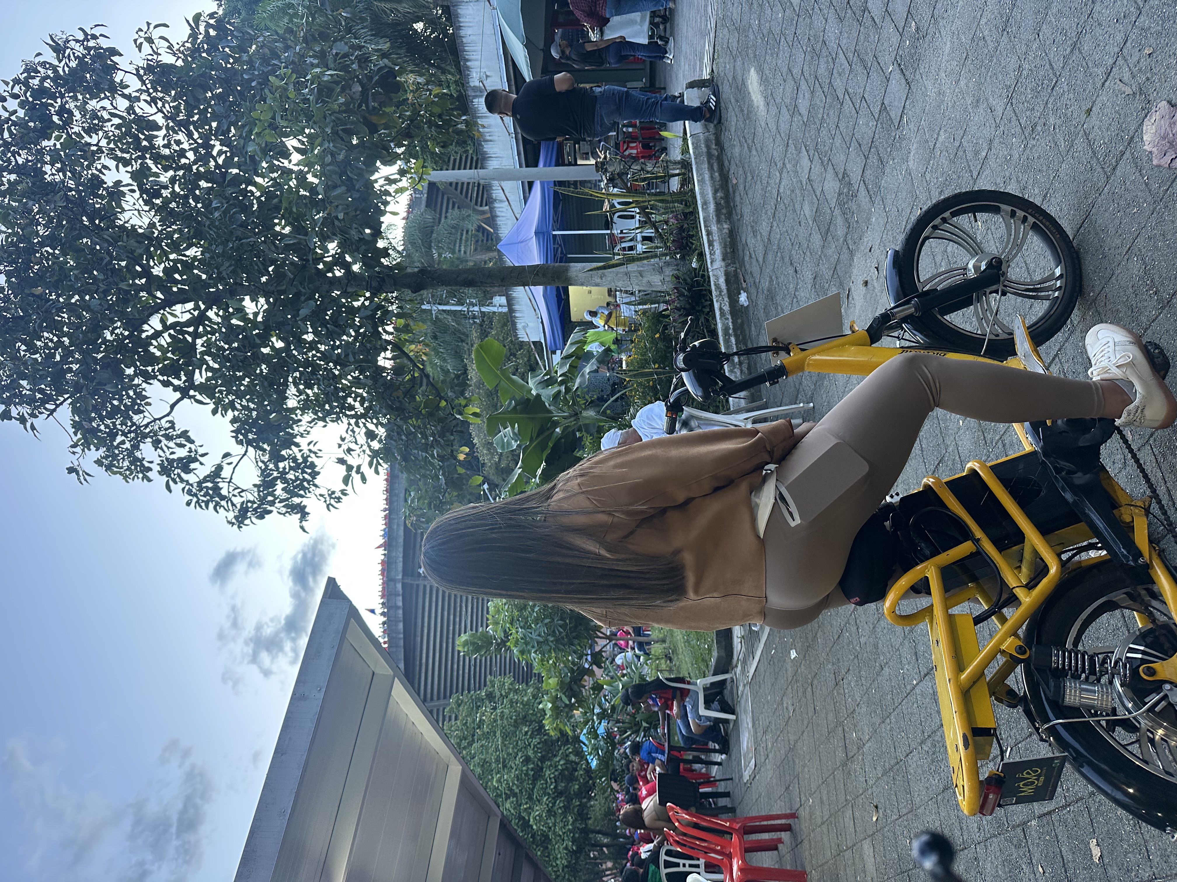 Tour in bici elettrica davanti allo Stadio Atanasio Girardot di Medellín