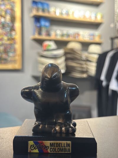 Miniatura Botero: Pájaro - Souvenir Medellín Colombia