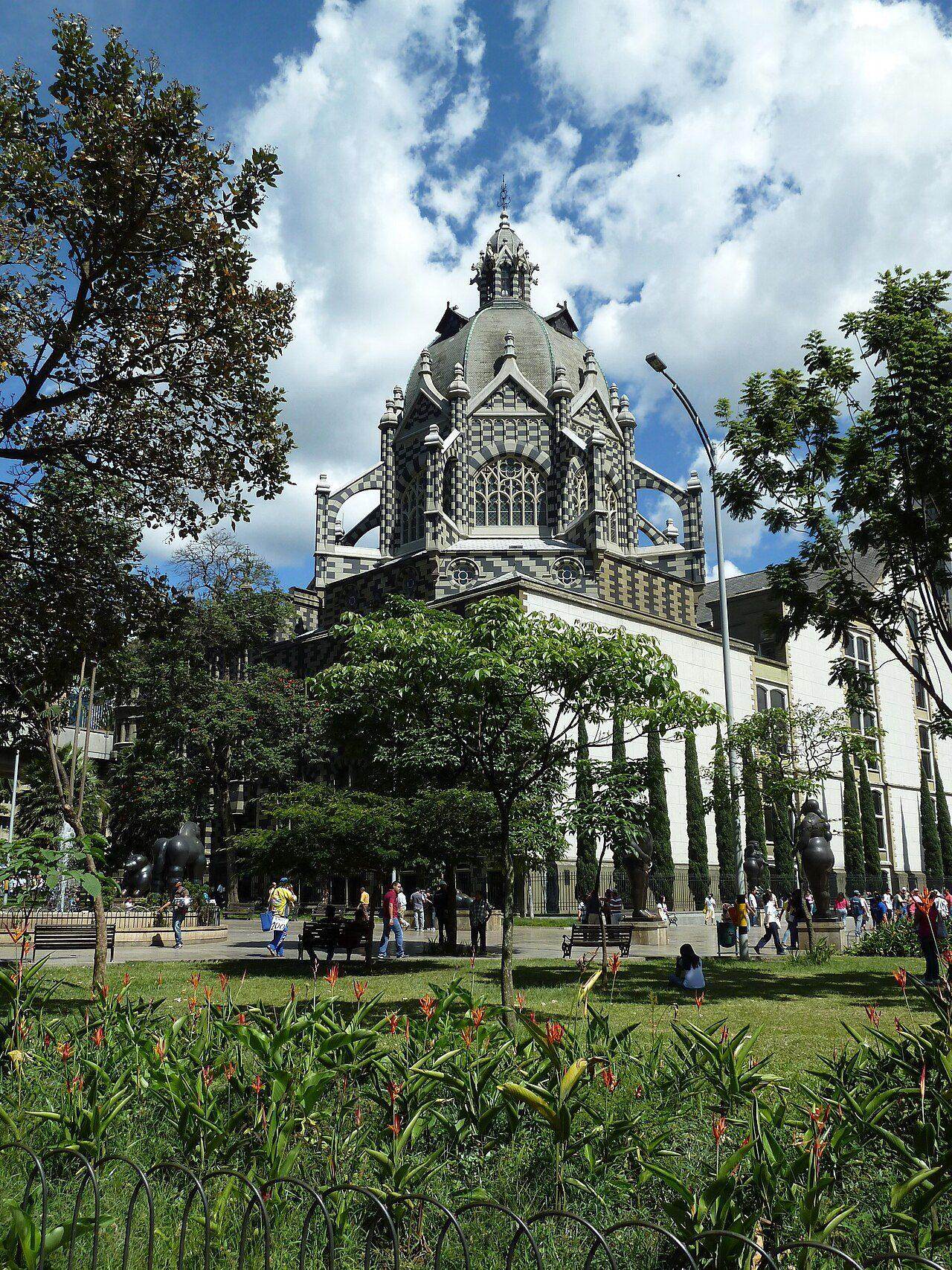 Palacio de la Cultura Rafael Uribe Uribe : L'Icône du Centre de Medellín en Vélo Électrique