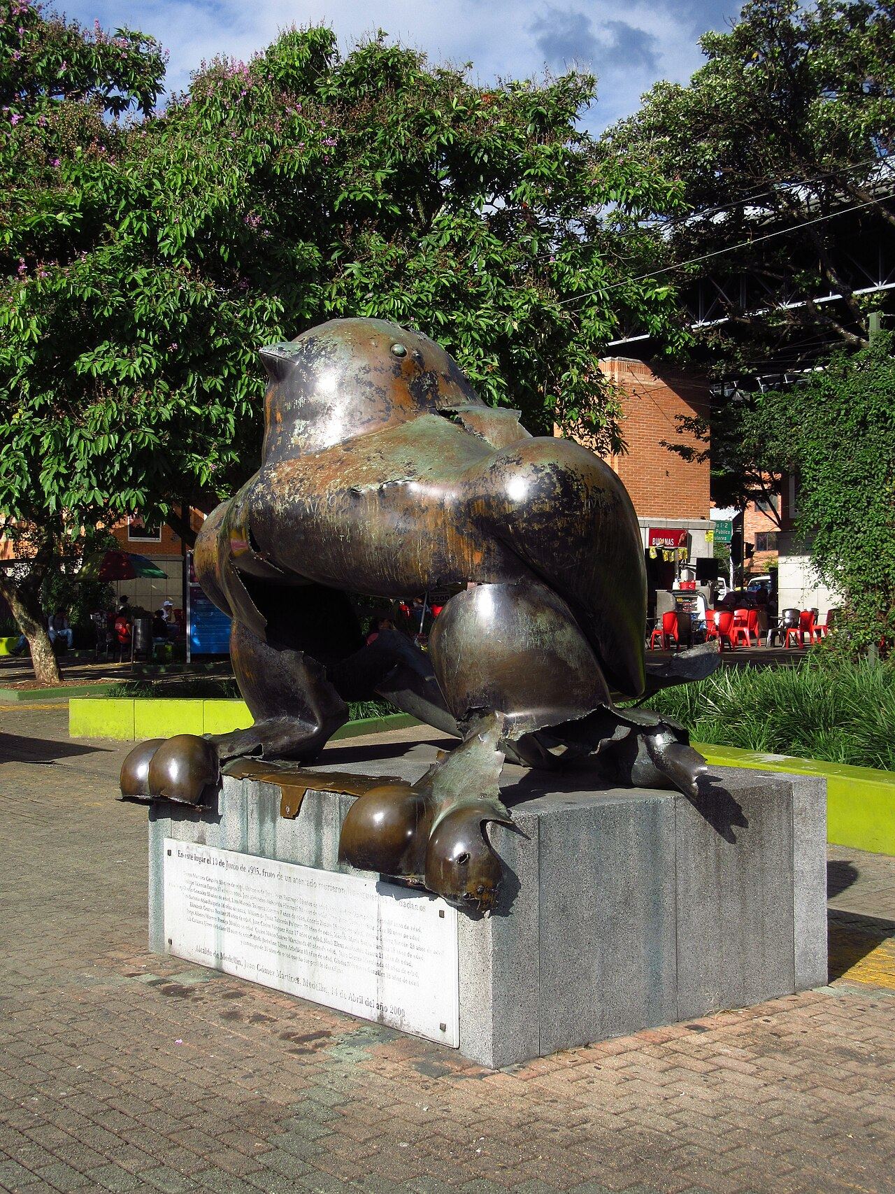 Que Faire à Medellín : Plaza San Antonio et l'Oiseau de la Paix