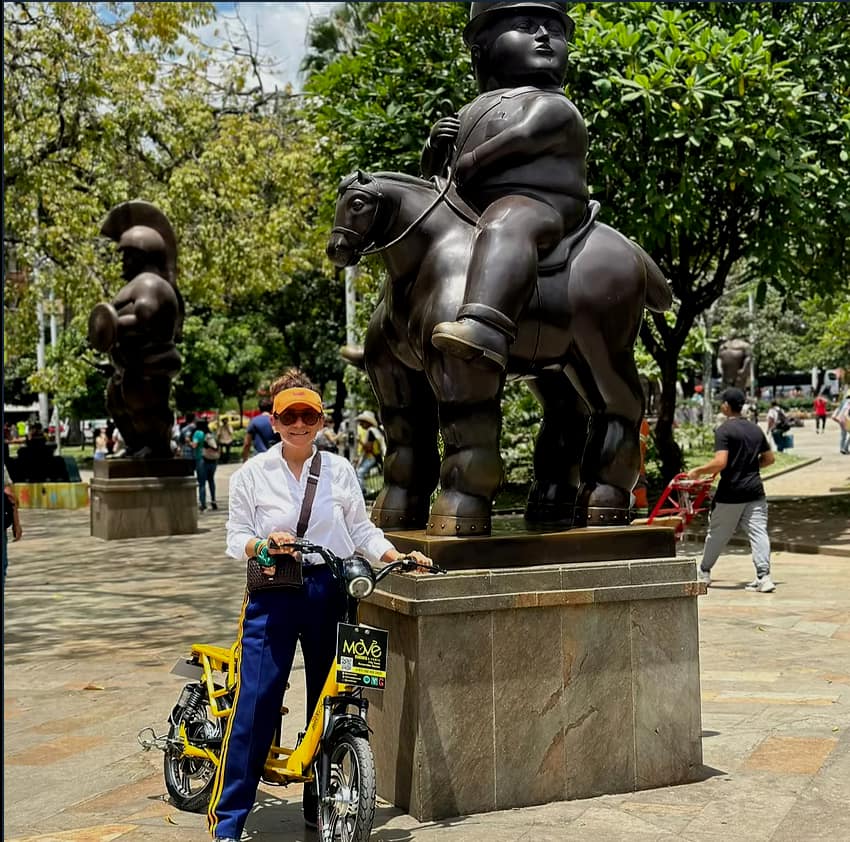 Comuna 13 tour bicicleta eléctrica grafitis Medellín